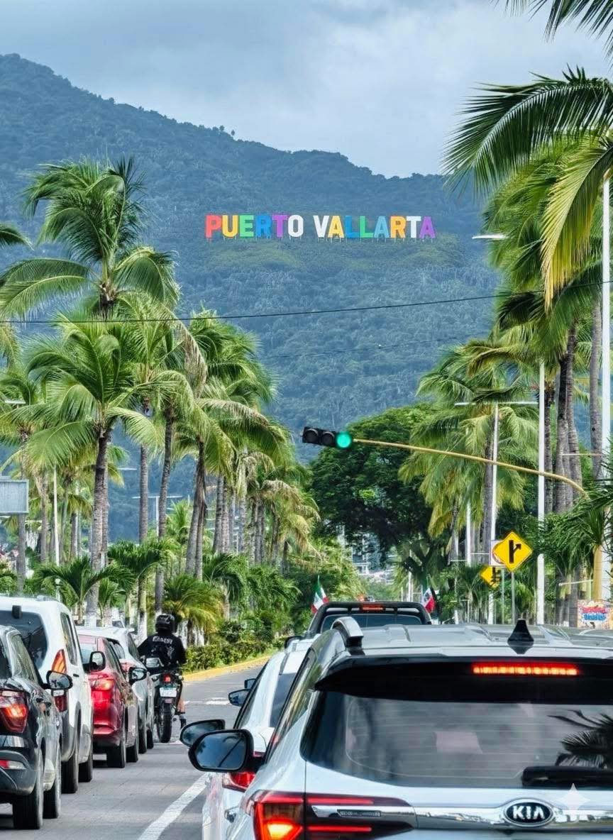 PVROutOfContext's tweet image. lo que dejó el #HuracánPriscilla en #PuertoVallarta