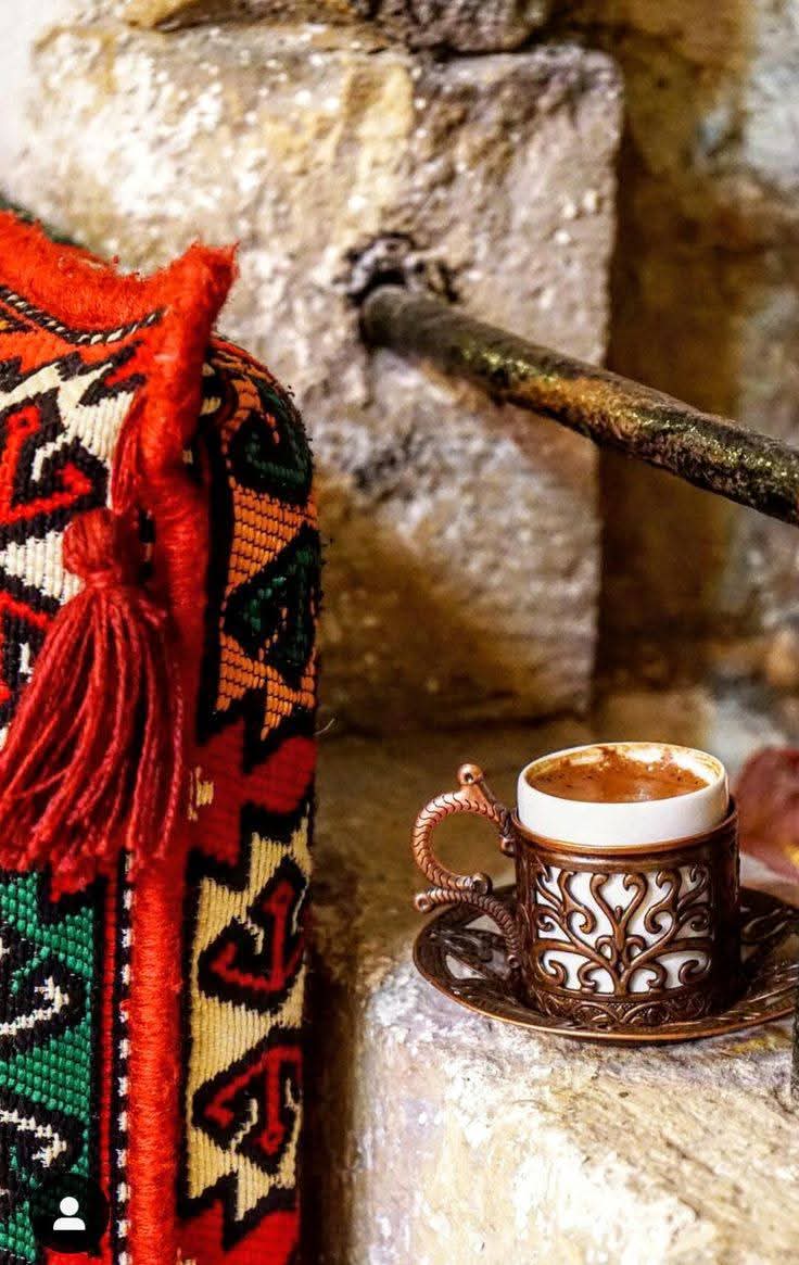 -

.
.
.

عسى الله أن يُرضي قلوبَنا قلبًا قلبًا، وينفخَ في أرواحِنا من لدنه الطَّمأنينة، ويعطينا حد الرضى والغنى والعزة،
عسى الله أن يقوينا بثباتِ اليقين كلما واجهتنا عاصفةٌ هوجاء، عسى الله أن يدخلَ العافية والسرورَ إلى منازلنِا، وقلوبِنا، وديارِ أحبابِنا.

.
.
.