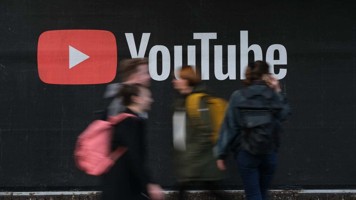 AlternativeTo's tweet image. YouTube is testing a pilot program, called “second chance”, which will let some qualified, previously terminated creators request a new channel, with limits on copyright and creator responsibility policy violators.
alternativeto.net/news/2025/10/y…
