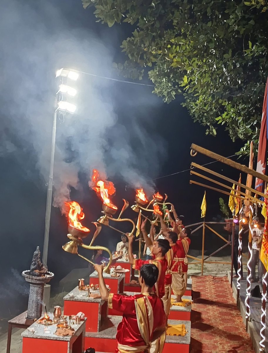 RONBupdates's tweet image. Friday Evening &amp;amp; peaceful Sandhya Aarati in Biratnagar. Happy Weekend Everyone! 

Pic. Prashant Neupane