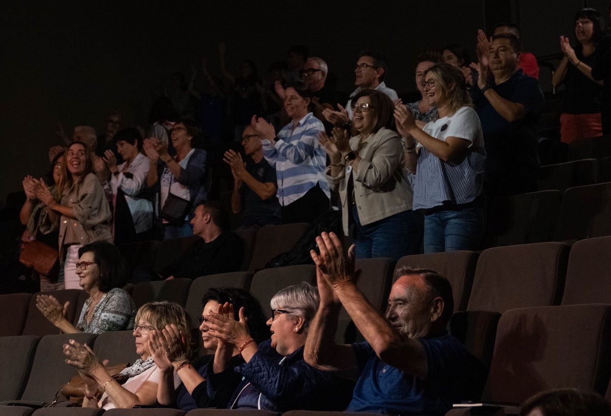 dimecres 8 d’octubre per la nit, les nostres corals Gallarda i Virelai van col·laborar en la XVI Festa Estellés un any més, cantant dos poesies de l’escriptor valencià amb música #andreusolersoler.
Moltes gràcies a la #comissiofestaestellesquart per comptar amb nosaltres!