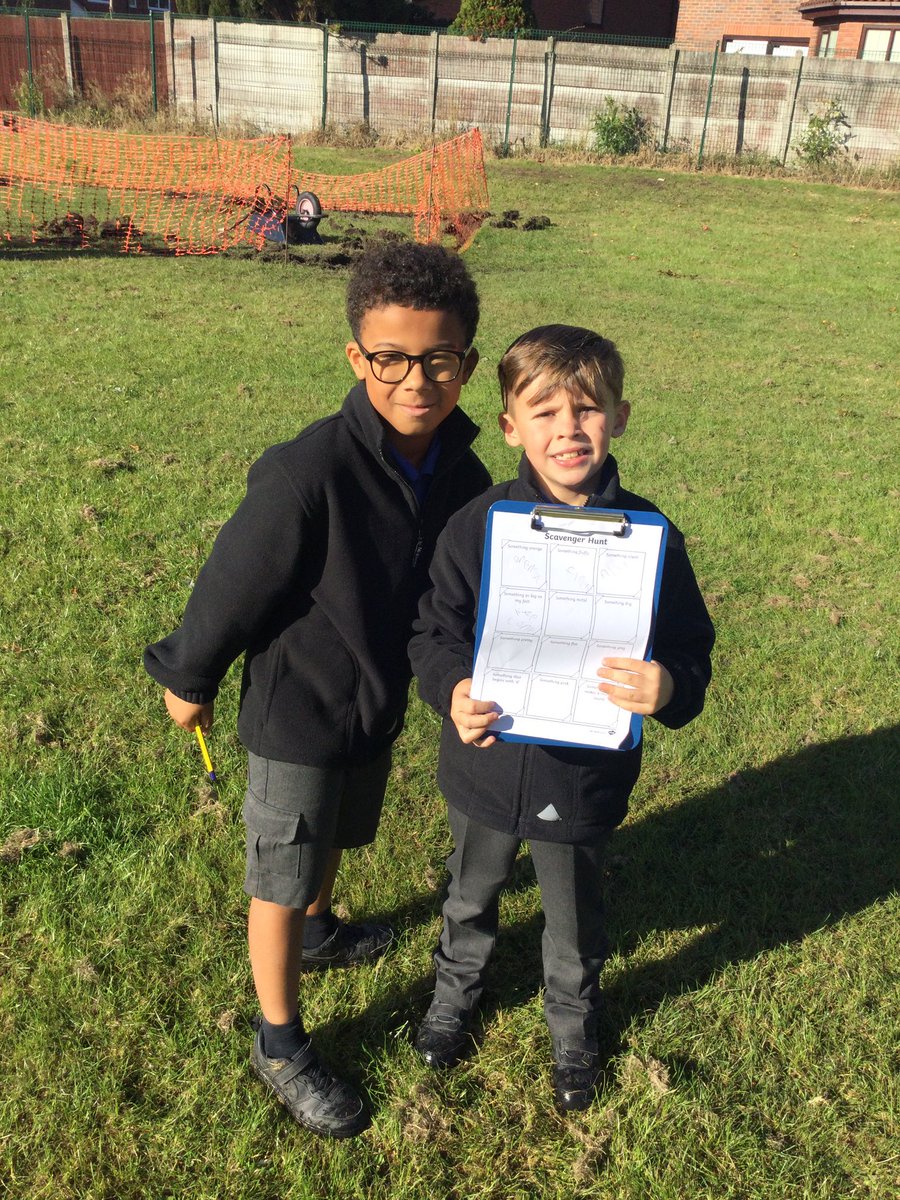 MissWinnardSTM's tweet image. A fun scavenger hunt this morning in the lovely sun☀️ #STMPE