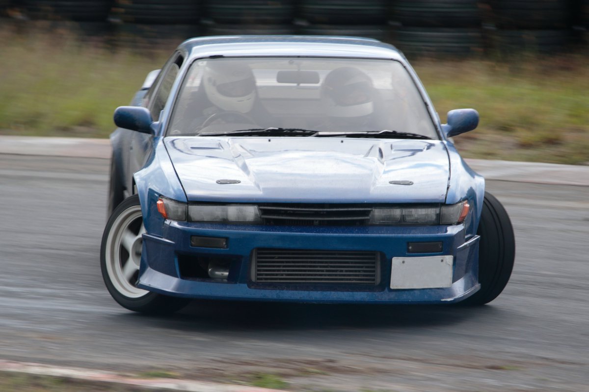 turikititeitoku's tweet image. な訳で、友人のお仲間さんも撮影したわけですが･･･
レイクサイドの第一コーナー、フェイントの左の角度がおかしいｗ
明らかに、「あ･･･逝ったな」的な生暖かい目で見守る角度なのに、適切に戻してくる！？
我々世代の常識は通じないｗ
#exitss #exitss2025 #ドリフト #サーキット #オートポリス