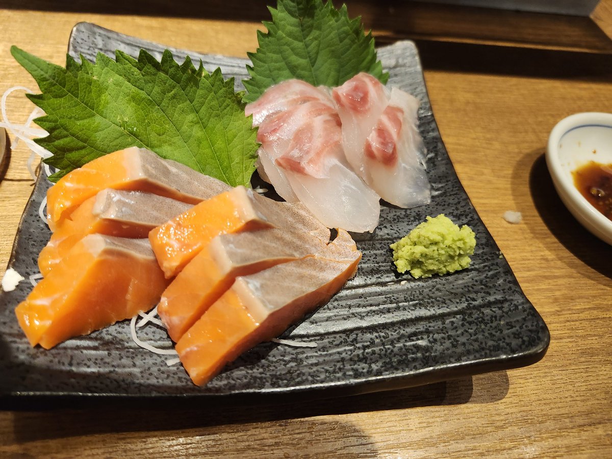 alltlatg2's tweet image. 中の人、初めての羊文学2Daysがおわりました。
more than words･mild days･光るとき、の3曲を聞けたのが満足✨
1曲目の「そのとき」で一気に引き込まれたんですが、2曲目の「Feel」で2日とも泣いてしまいました。なんでかな…？まあそれぐらい惹き込まれたってことで←
#羊文学 
#羊文学_いまここ