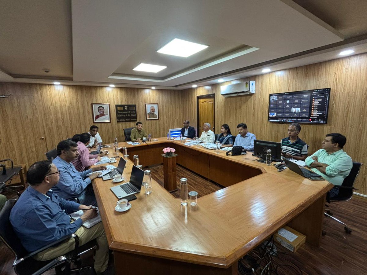 jaljeevan_'s tweet image. The meeting focused on enabling PACS participation in scheme maintenance, recovery of user charges, &amp;amp; convergence with State Cooperation Depart.States shared updates on O&amp;amp;M policies, scheme completion status, defect liability, manpower needs, and existing contractual arrangements