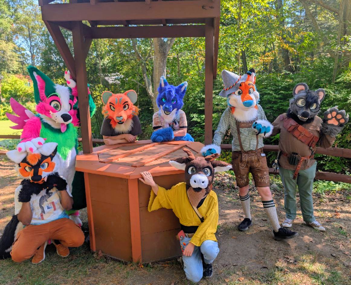 melon_corgo's tweet image. Come join us at the watering hole~

#FursuitFriday
🪡 - @MoreFurLess