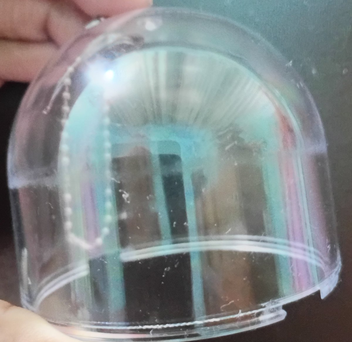 I'm disappointed 😞. For starters, the pieces fit together at the back instead of where they should, and the dome has an ugly line in the middle with scratches, as if the plastic were old. So long to wait for <a href="/JMEESHOP/">재이미샵</a> to send me this product only to end up disappointed.