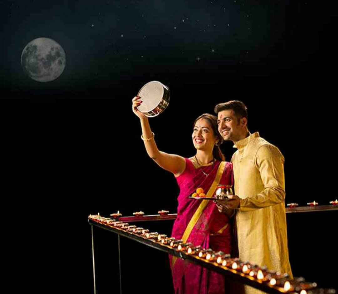 inocent_anand's tweet image. कब से आस लगाए बैठे, देख रहे थे राह तुम्हारी...  
आज दीदार हुआ, लगा यूं — कोई *पूनम का चाँद* हो... 🌝❤️✨
#KarwaChauth #MoonVibes 
#Poonam #LoveInTheAir  
#ChandKaIntezaar #PyaarBhariRaat  
#KarwaChauth2025