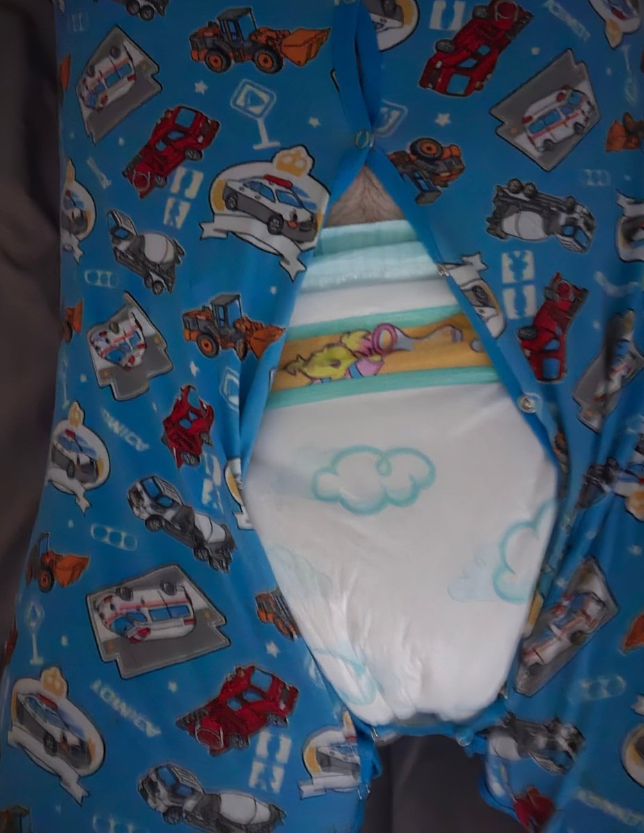 ABDLIrish90's tweet photo. 🥶 cold weather means footy jammies time! 😊🥰

#abdl #ageplay #diaperboy #gaydiaper #gayabdl #irishabdl #soggyboi #smol #regression https://t.co/VMt0b1m6e1