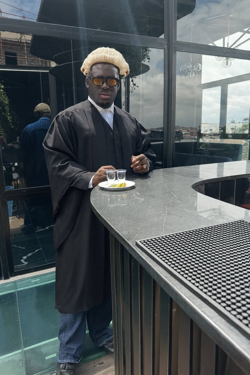 sdkdele's tweet image. The bar called me