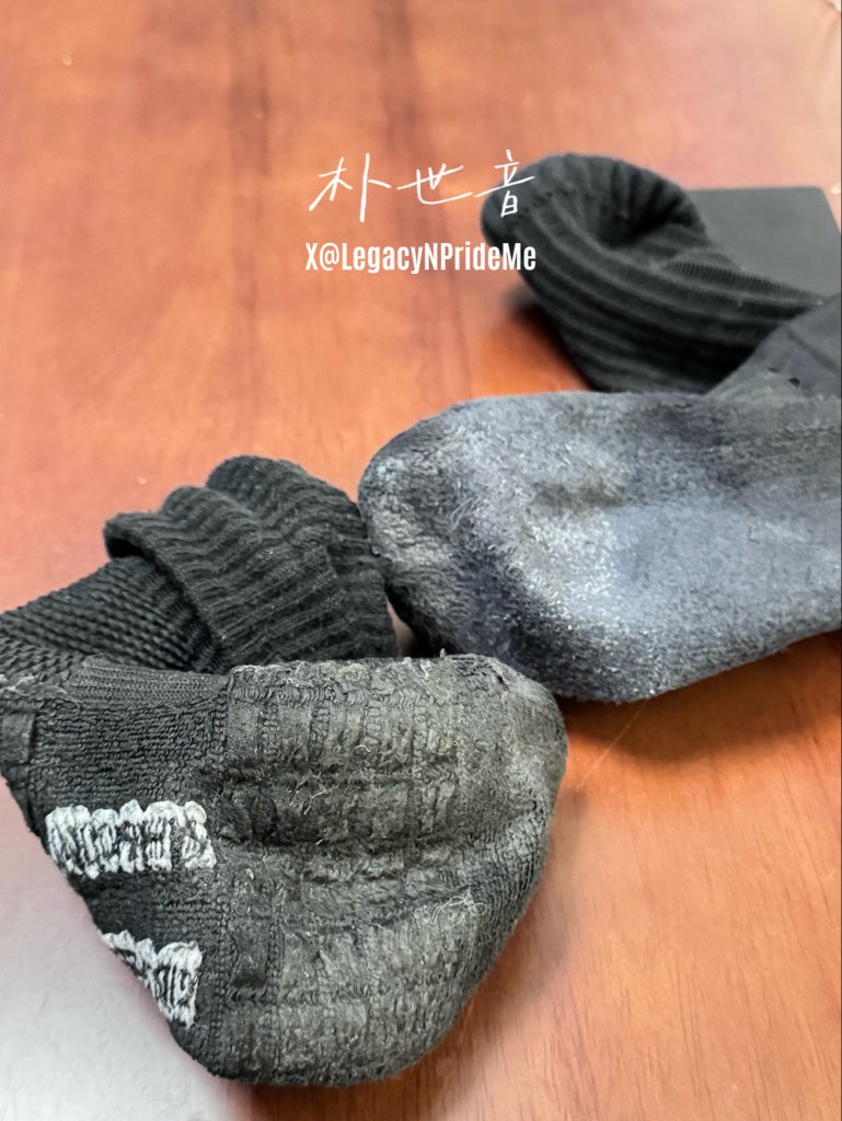 流感来了怎么办？
拿你狗爹的袜子口罩，恶臭过肺🫁

#狗奴舔脚 #恶堕 #直男崇拜