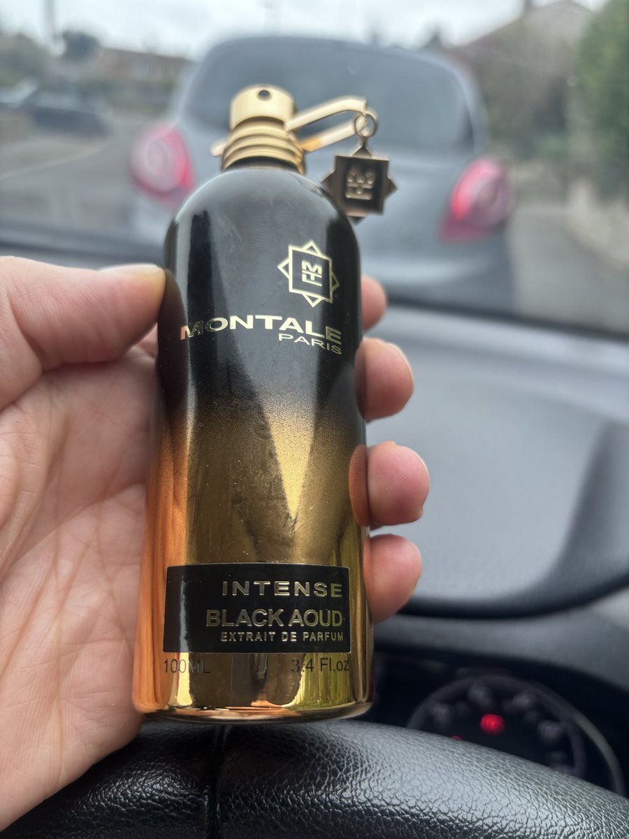 Friday is always an oud day
#Montale_blqck_aoud
Is the beast that started all the the rose oud craziness
Will always be in my favourites
Love from the first sniff