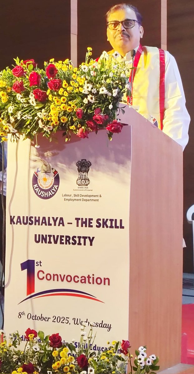 shiv_biotech's tweet photo. First Convocation of Kaushalya-The Skill University, Labour, Skill Development and Employment Development, Govt of Gujarat held recently. It was a pleasant moment to join as Dean &amp; Professor in distributing Degrees and Medals and meet bright students @KSUGOG https://t.co/a6ELBNkwBf