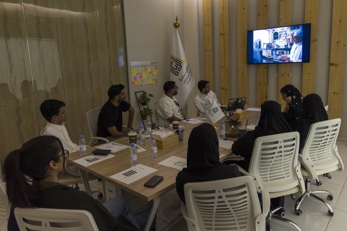 "نجتمع لنصنع مجتمعًا سينمائيًا نحبهُ ونثقُ بِه"
صورة من الاجتماع الأول للجنة التنفيذية.

#فِناء_الأفلام