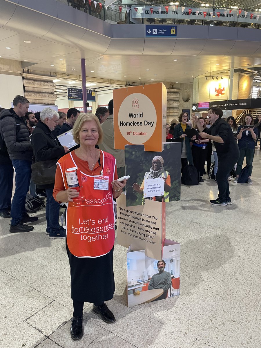 PassageCharity's tweet photo. Thank you to everyone who supported us at Waterloo & Paddington stations this week💛
If you didn't catch us, you can still make a difference this #WorldHomelessnessDay.
£35 = 7 hot, nutritious meals 🍴
£75 = A night of emergency accommodation 🛌🏼
👉 https://t.co/YLqNjiRYkk https://t.co/jaf6469OJq