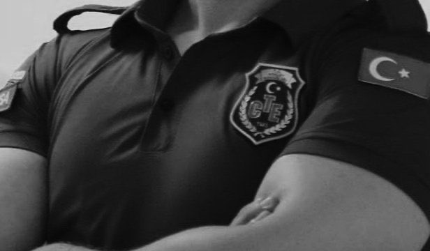 Tekirdağ Çorlu Karatepe YG Kapalı CİK'te hükümlünün meyve bıçağı ile 3 infaz koruma memurunun ağır yaraladığını üzülerek öğrenmiş bulunmaktayım.
Kıymetli meslektaşlarımıza geçmiş olsun dileklerimi iletiyor acil şifalar diliyorum.
Menfur saldırıyı şiddetle kınıyoruz.
<a href="/YavuzEnis/">Enis Yavuz Yıldırım</a>