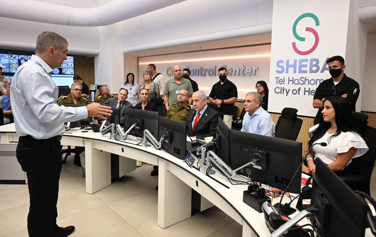 ראש הממשלה בנימין נתניהו הגיע לפני כניסת השבת למרכז הרפואי שיבא-תל השומר לבחון את היערכות מערכת הבריאות לקליטת החטופים במבצע ״שבים לגבולם״.
