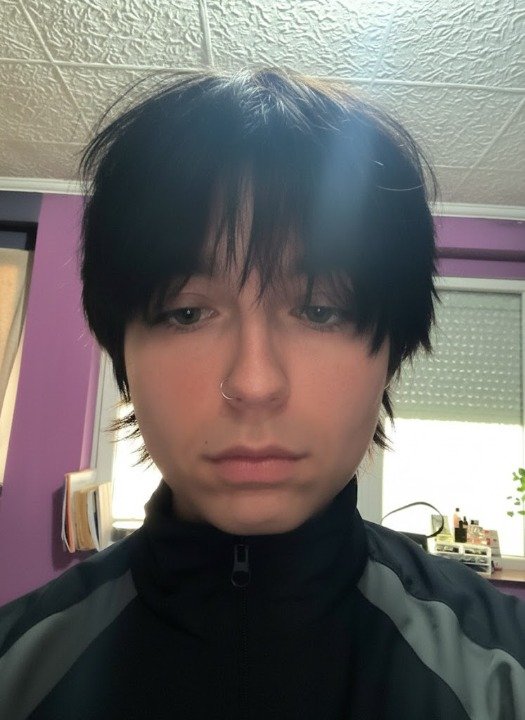 kaiselosh's tweet image. should I go blonde ❓