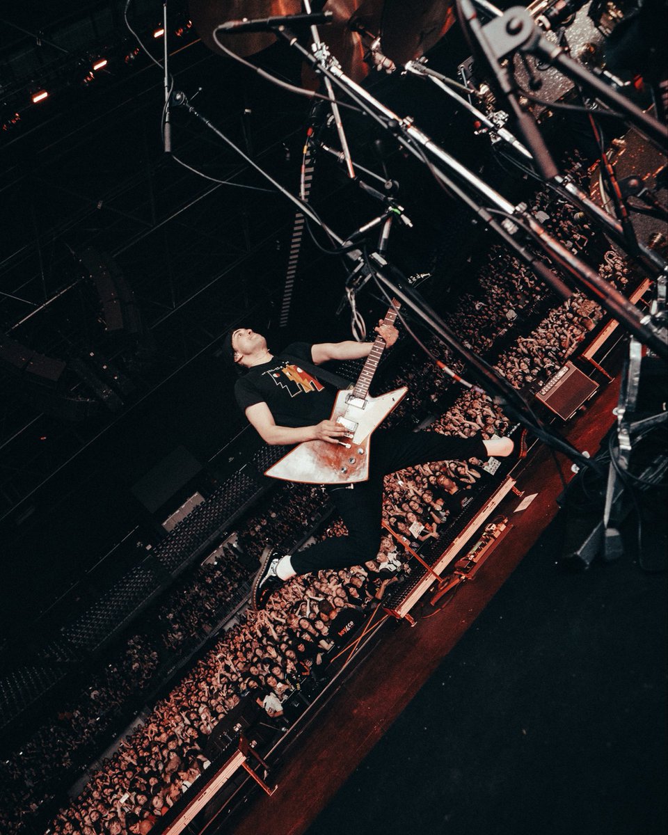 piercetheveil's tweet photo. ANTWERP THAT WAS THE PERFECT WAY TO END THE BEST EUROPEAN TOUR WE’VE EVER HAD.

📸🎥: Christian Waite https://t.co/hWHiZjX2ZE