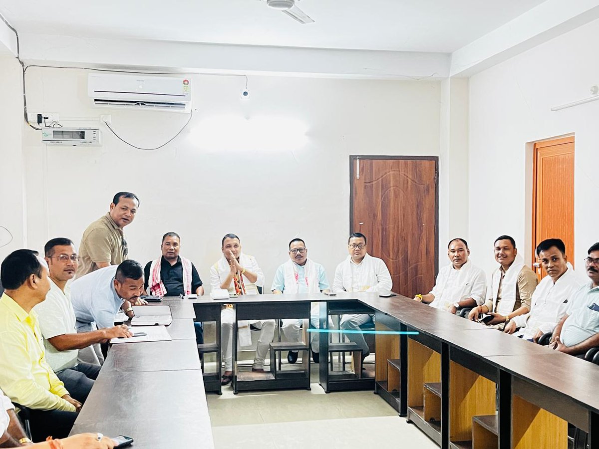 SubhashDuttaBJP's tweet image. Today, I visited the BJP Tinsukia District Committee office and interacted with dedicated party workers. In the presence of senior leaders, including Shri Kushkanta Moran and others, discussions focused on strengthening the Other Backward Classes Morcha in Tinsukia district in…