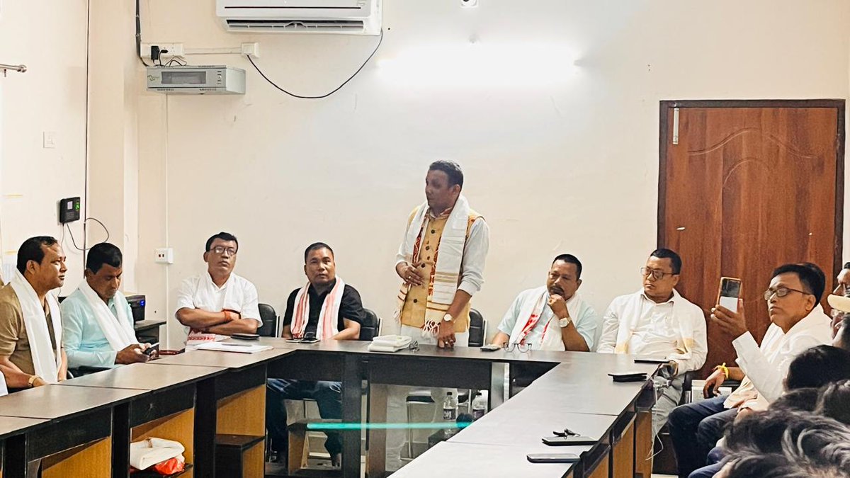 SubhashDuttaBJP's tweet image. Today, I visited the BJP Tinsukia District Committee office and interacted with dedicated party workers. In the presence of senior leaders, including Shri Kushkanta Moran and others, discussions focused on strengthening the Other Backward Classes Morcha in Tinsukia district in…