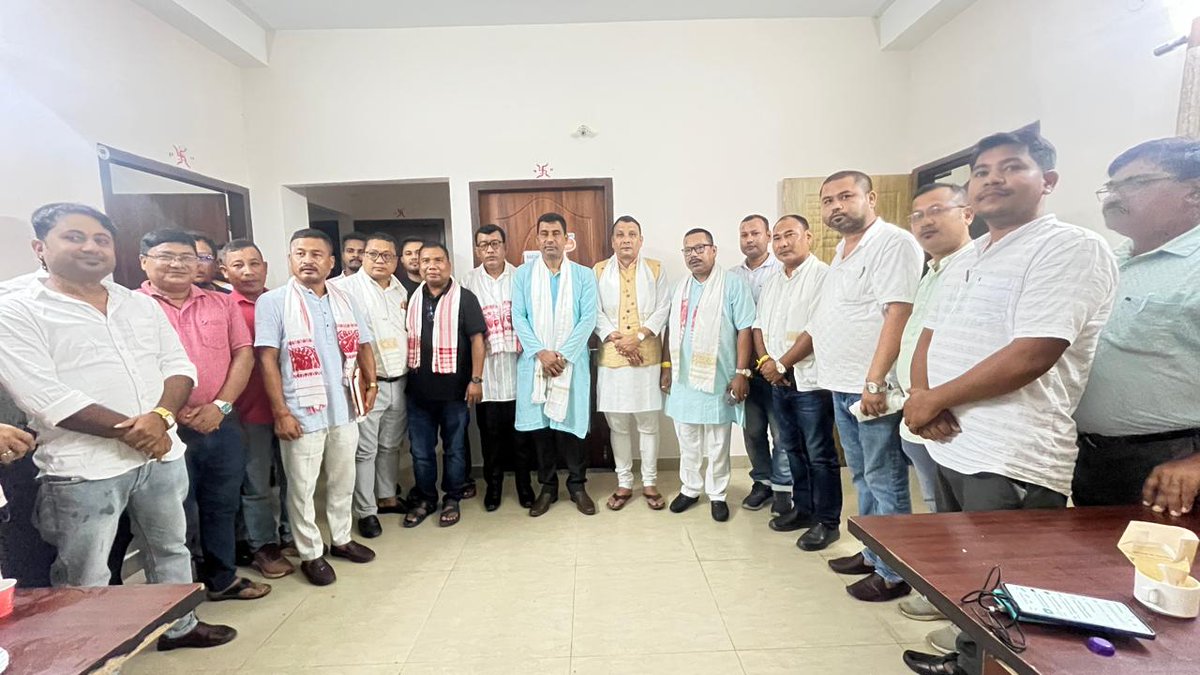 SubhashDuttaBJP's tweet image. Today, I visited the BJP Tinsukia District Committee office and interacted with dedicated party workers. In the presence of senior leaders, including Shri Kushkanta Moran and others, discussions focused on strengthening the Other Backward Classes Morcha in Tinsukia district in…