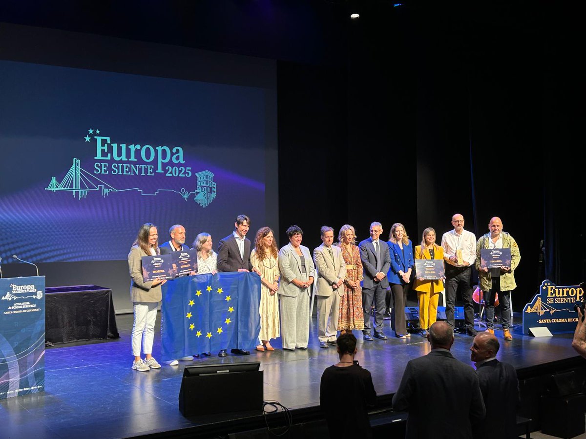 ComissioEuropea's tweet photo. A l'Acte Anual de @FondosUE_Esp han premiat projectes amb #fonseuropeus d'arreu d'Espanya. I ho fa reconeixent-los en 6 categories d'impacte per àmbit.

#EuropaSeSiente
Competitiva
Verda
Connectada
Social
Propera
Resilient

Felicitats a tots els premiats! https://t.co/NN61m2CMtf