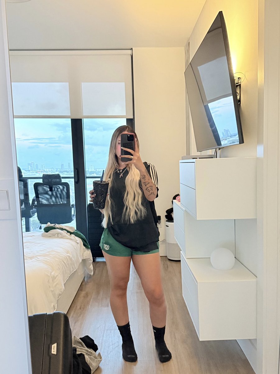 jilikxt's tweet image. Guess my height? Winner gets my number 🤍