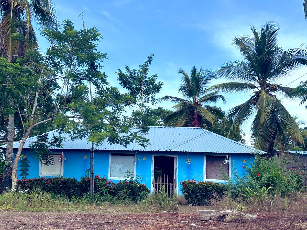 En un rincón de Caño Grande, San Bernardo, un hombre mayor siembra frente a su casa semillas de arroz adaptado a las crecientes del río Sinú. El sujeto anfibio cuando vive en una ABIF <a href="/asprocig/">• A S P R O C I G •</a>, es radiante, tiene paz, la vida misma es un goce en una comunidad que lo abraza.