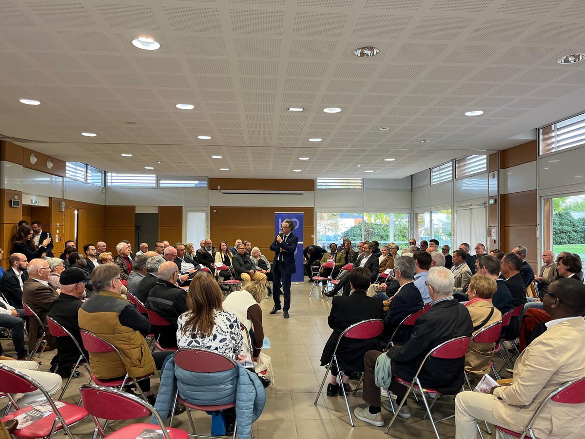 horizons49's tweet photo. Hier soir, les adhérents de Maine-et-Loire se sont réunis autour du Délégué départemental @EmmanuelCapus et du Secrétaire général @ChristopheBechu.

Des échanges sur le budget, les réformes indispensables et les menaces qui pèsent sur nos institutions, dans un contexte de crise. https://t.co/qbfAZgJJC5