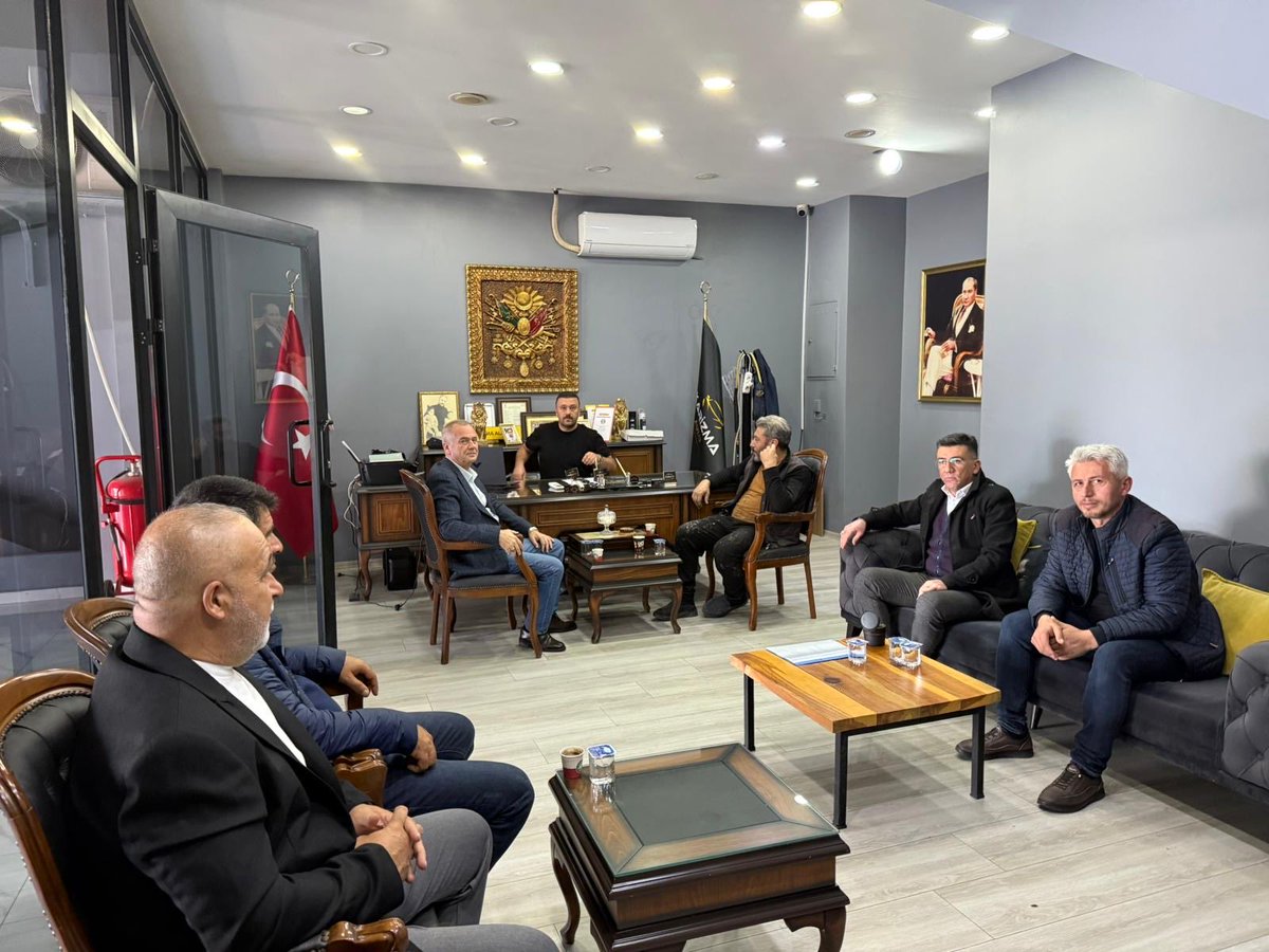 Karizma Auto sahibi kıymetli kardeşim Bilal Ergin ile bir araya gelerek güzel bir sohbet etme imkânı bulduk.

Misafirperverliği için kendisine teşekkür ediyor, emekleriyle ilçemize değer katan tüm esnaflarımıza bereketli kazançlar diliyorum..