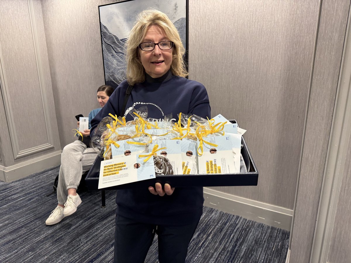 You know you have arrived as a literacy legend when they are passing out cookies with your presentation on it at a national literacy conference! Congratulations, Dr. Jamey Milligan Peavler! #MSJProud