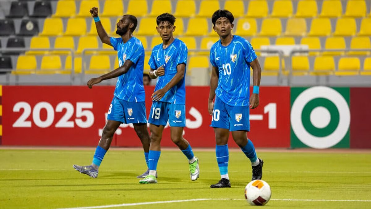 eleventhmin's tweet photo. A question for Indian football fans out there.

Why is it that the U-23 team is SO much better than the senior team? Watched the seniors play against Singapore yesterday, it was painful. The juniors against Indonesia today were BRILLIANT. 

Why the glaring difference? https://t.co/iwGQ7efkIy