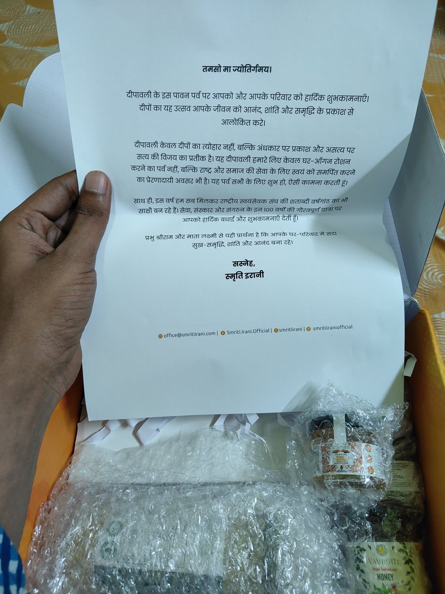 TheShobhitAzad's tweet image. Feeling truly blessed and grateful to @smritiirani didi for the beautiful Diwali gift and soulful wishes. Your gesture brought so much warmth to our hearts and reminded us that festivals are about love, connection and care. Your constant support, humility and affection define…