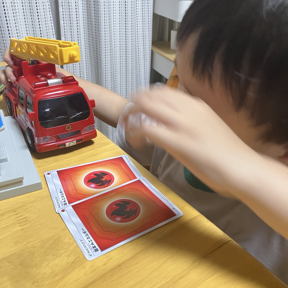 KMK_CK's tweet photo. 基本炎エネルギーで火事を表現する2歳児 https://t.co/7LeTmiQm1x
