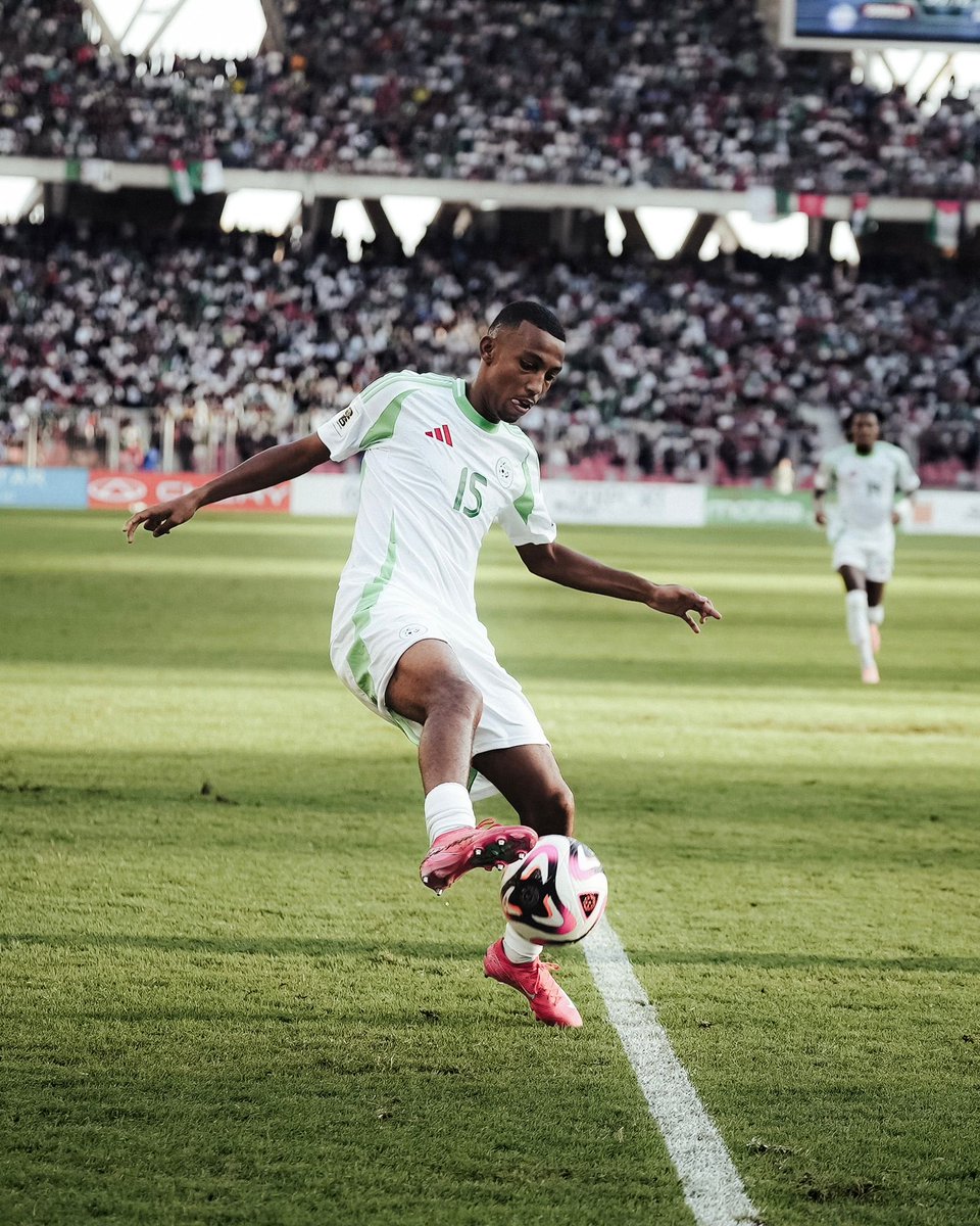 rafikbelghali17's tweet image. Première sélection. 90 minutes. Qualification pour la Coupe du Monde.
Un rêve d’enfant devenu réalité 🇩🇿
Fier de représenter mon pays… alhamdoulillah #tahiadjazair
