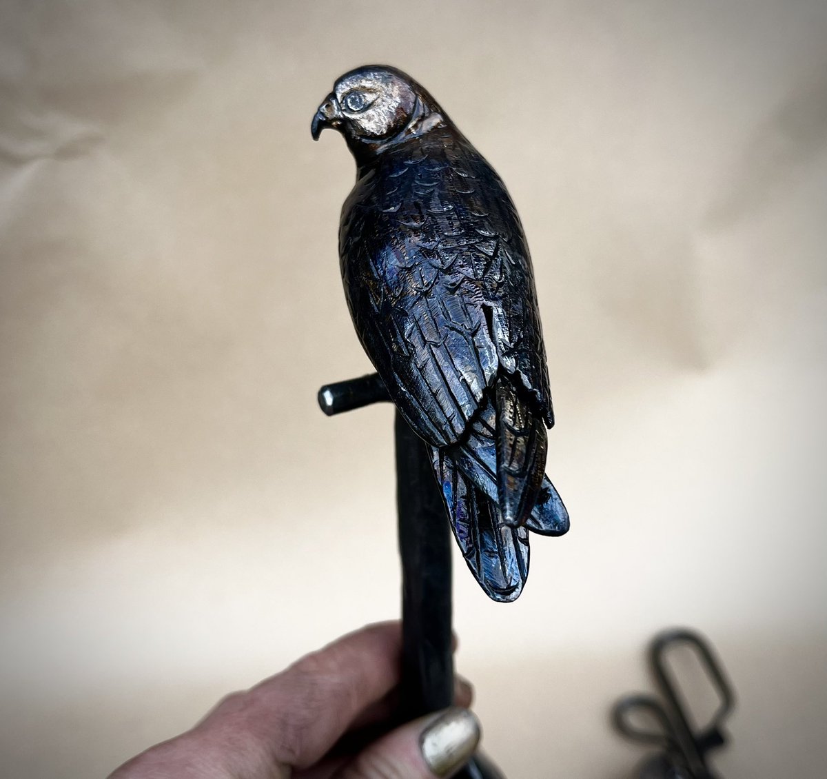 Falconry Themed Companion Set

This customer wanted a piece that was Falconry based with the inclusion of their beloved Pointer Dog &amp; Ferret! 😁

A top each tool is a different bird of prey, Peregrine Falcon, Goshawk &amp; Barn Owl &amp; a miniature Falconry Glove!

#countryliving