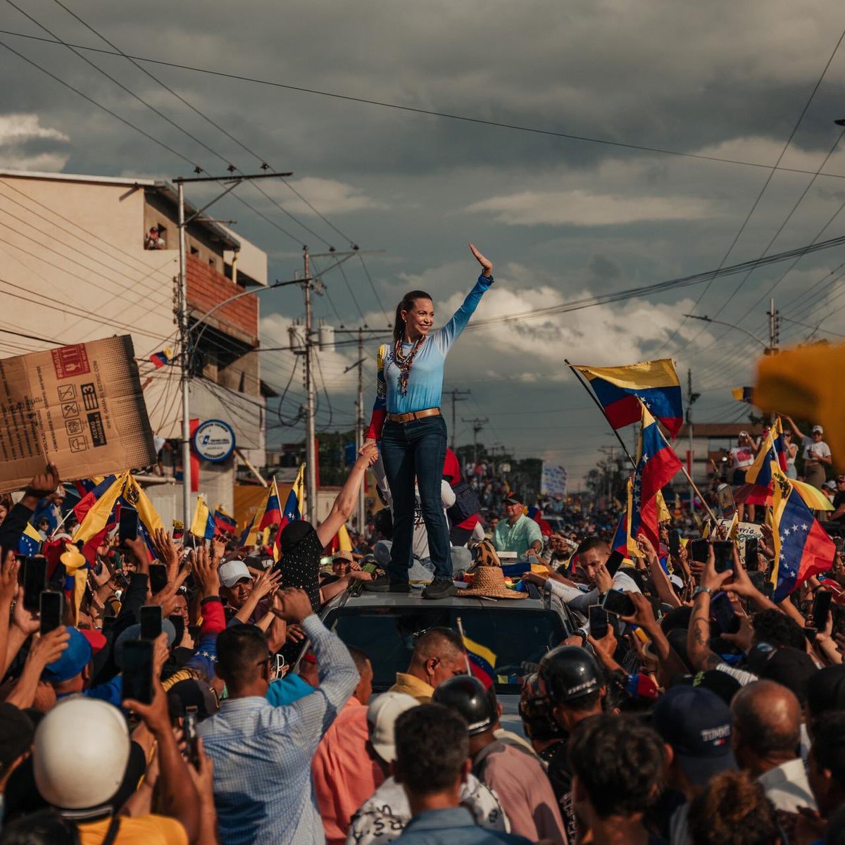 Un mujer valiente que lucha por la libertad y la democracia de su pueblo. 

Que enorme orgullo ver mujeres tan poderosas y con enorme convicción.

Merecido Premio Nobel de La Paz a la gran <a href="/MariaCorinaYA/">María Corina Machado</a>