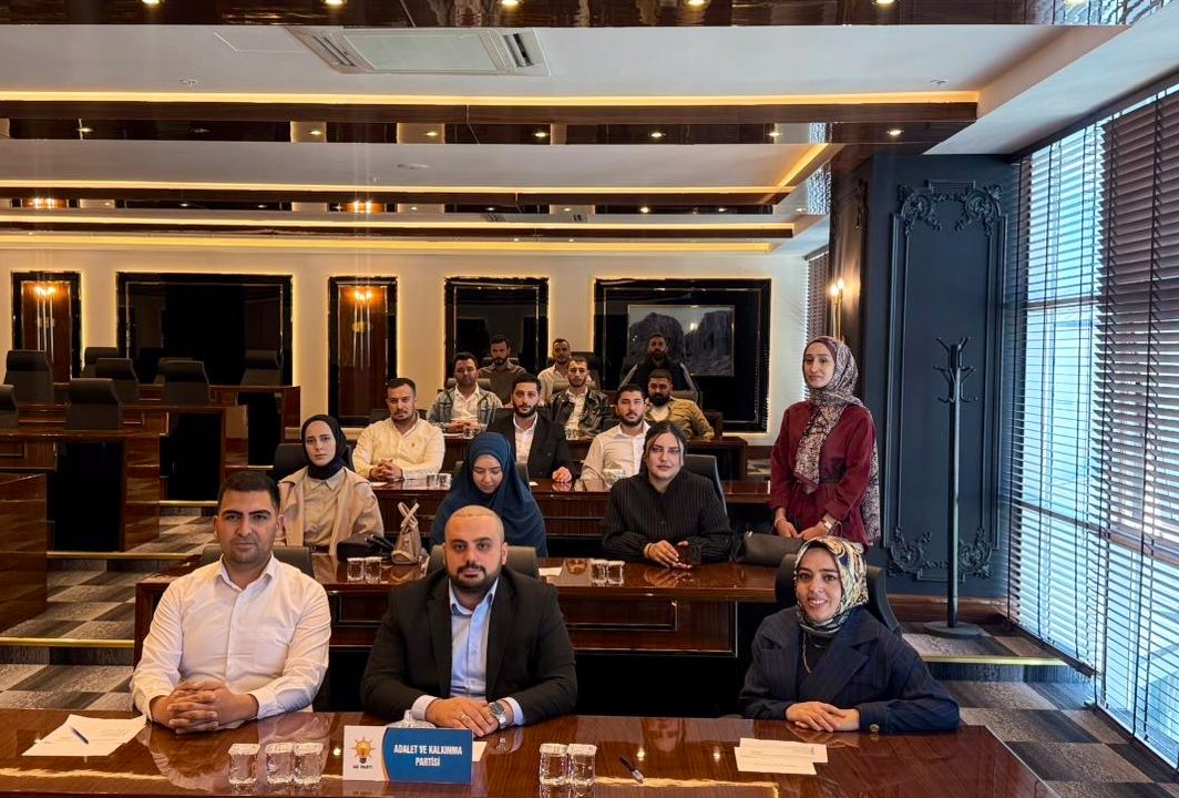 Maşife GÜNDOĞDU (@masifegundogdu) on Twitter photo Meclis'te gençlik rüzgarı ☺️
📌AK Parti Bingöl İl Gençlik Kolları Başkanımız kıymetli kardeşim <a href="/EnessAslan_/">Enes ASLAN</a> ve ekibini Belediyemizin Meclis Salonu’nda ağırladık.
<a href="/AKGenclikBingol/">AK Gençlik Bingöl 🇹🇷</a> Meclis'te gençlik rüzgarı ☺️
📌AK Parti Bingöl İl Gençlik Kolları Başkanımız kıymetli kardeşim <a href="/EnessAslan_/">Enes ASLAN</a> ve ekibini Belediyemizin Meclis Salonu’nda ağırladık.
<a href="/AKGenclikBingol/">AK Gençlik Bingöl 🇹🇷</a>