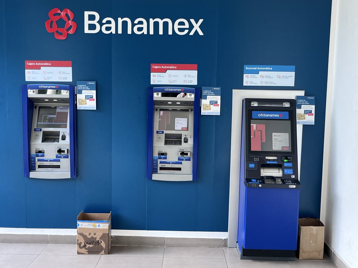 Así son los basureros de uno de los bancos más importantes de México: <a href="/banamex/">Banamex</a> 
Sucursal Santa Tere, Américas y Hospital, Guadalajara.