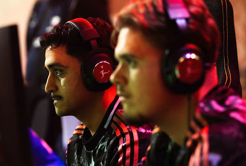 FCBayern's tweet photo. FC Bayern Esports startet in die neue Saison der Virtual Bundesliga! 🎮

Am 16. Oktober geht’s los – die neue Saison der Virtual Bundesliga by WOW startet! Mit neuem Modus, spannenden Duellen und 87.500 € Preisgeld ist alles angerichtet. Wir sind mit unserem Partner EA SPORTS FC mit dabei! ❤️

Alle Infos: https://t.co/LIL5PHoNz1