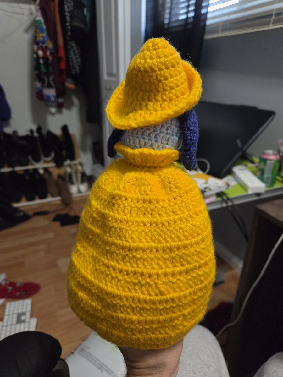 calesacoop's tweet photo. Truly long time no post. I've been having a struggle with my artistic identity. Like maybe being an illustrator isn't in the cards for me after all lol. Idk what im doing so I started crocheting in the last month! Pardon the mess bc I wasn't planning on posting but im still alive https://t.co/EmUNXon1ef