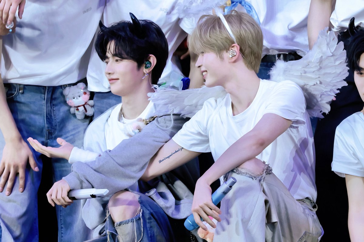 𝒕𝒓𝒊𝒂𝒏𝒈𝒍𝒆🩵🩷 tweet media