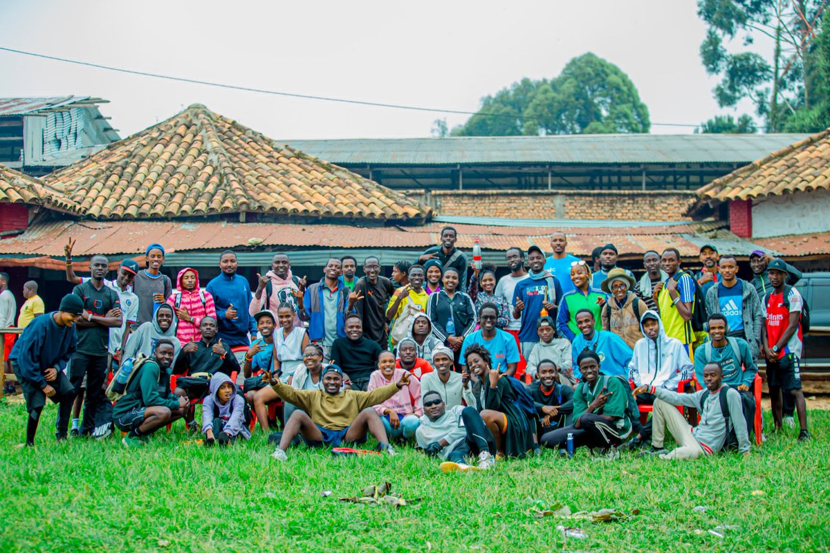 GisaboT's tweet photo. Mood during the #Bujumbura_Bugarama walk 😎😊
As we celebrate #WorldMental HealthDay, walking is one of the best ways to maintain our mental health.
#hiking
#challengers
#mentalhealthday2025 https://t.co/VcuLRck0I9