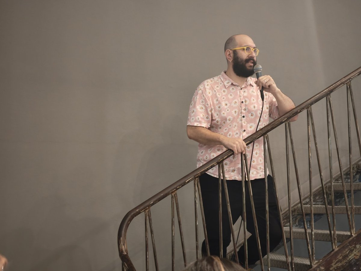 Qué alegría haber estado ayer con  Fernando y toda la gente que lo quiere, en su exposición #ElPrivilegioDeLaCompañía