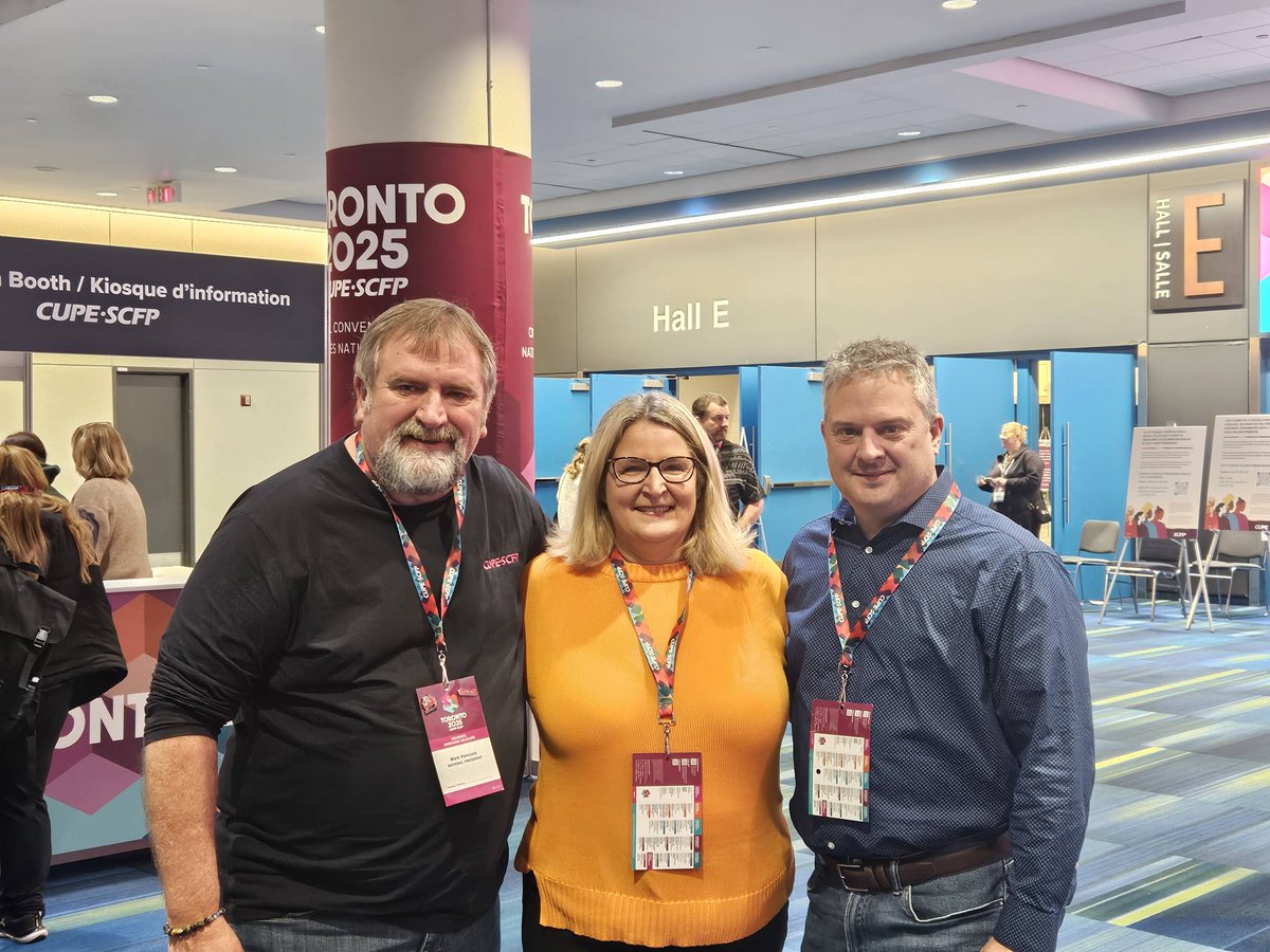 osbcucscso's tweet photo. Connected with OSSTF President Martha Hradowy and CUPE National President Mark Hancock at CUPE’s National Convention. Education workers are uniting to defend public education and strengthen our communities. 💜✊ #onpoli #onted https://t.co/psEyN36zyQ