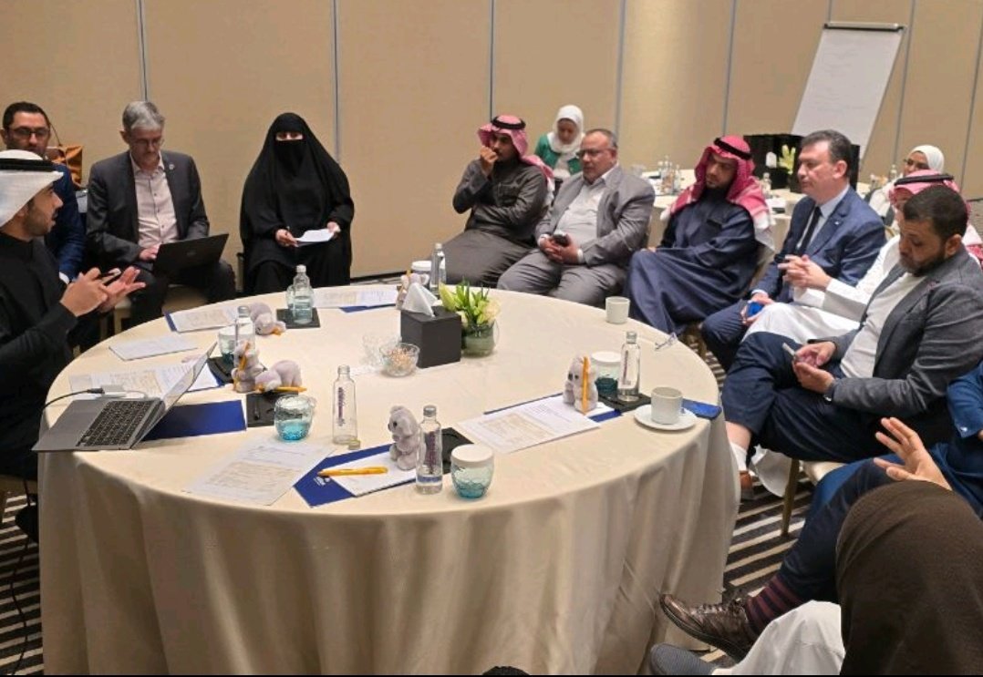 بحمد الله و بعد جهد دام سنة، نشرنا الدليل الإرشادي السعودي لزراعة القوقعة للبالغين التابع ل <a href="/saudiORLsociety/">Saudi-ORL-society</a> وهو دليل مبني على البراهين العلمية، متفق عليه من الممارسين الصحيين السعوديين الخبراء. و قد شارك قيادة المشروع الريادي الأساتذة الفذوذ <a href="/dhagr90/">أ.د عبدالرحمن حجر</a>
<a href="/faz1420/">أ.د. فريد الزهراني</a> و د.فداء مهوس 
يتبع