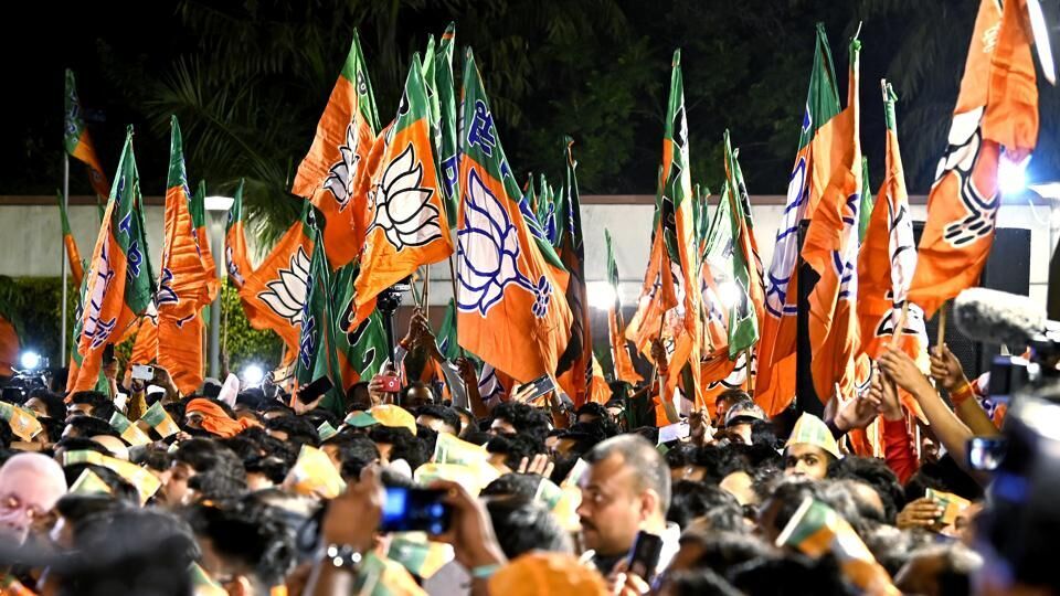 HRajaBJP's tweet image. சத்தீஸ்கர் மாநில உள்ளாட்சி தேர்தலில் அம்மாநிலத்தில் மொத்தமுள்ள 10 மாநகராட்சிகளிலும் மேயர் தேர்தலில் அமோக வெற்றி பெற்று 10 மாநகராட்சிகளையும் கைப்பற்றி சாதனை படைத்துள்ளது பாஜக.

சத்தீஸ்கர் மாநில பாஜக நிர்வாகிகள் மற்றும் மாநகராட்சி தேர்தலில் வெற்றி பெற்றவர்கள் அனைவருக்கும் எனது…