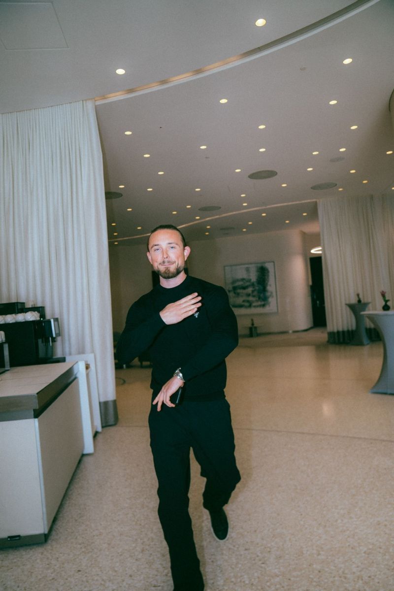 I have to apologize…

…to your competitors if you read this post and apply this before they do.

Because making millions in ecom &amp; taking market leadership becomes too easy, if you implement these 3 strategies:

1. Cold-Friendly Offer
Most brands can only convert warm,