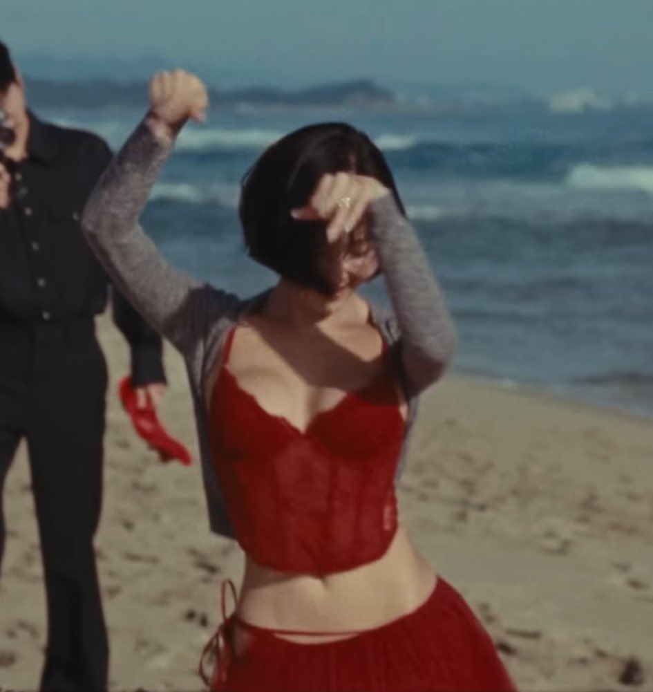 starryhwasa's tweet image. she is STUNNING